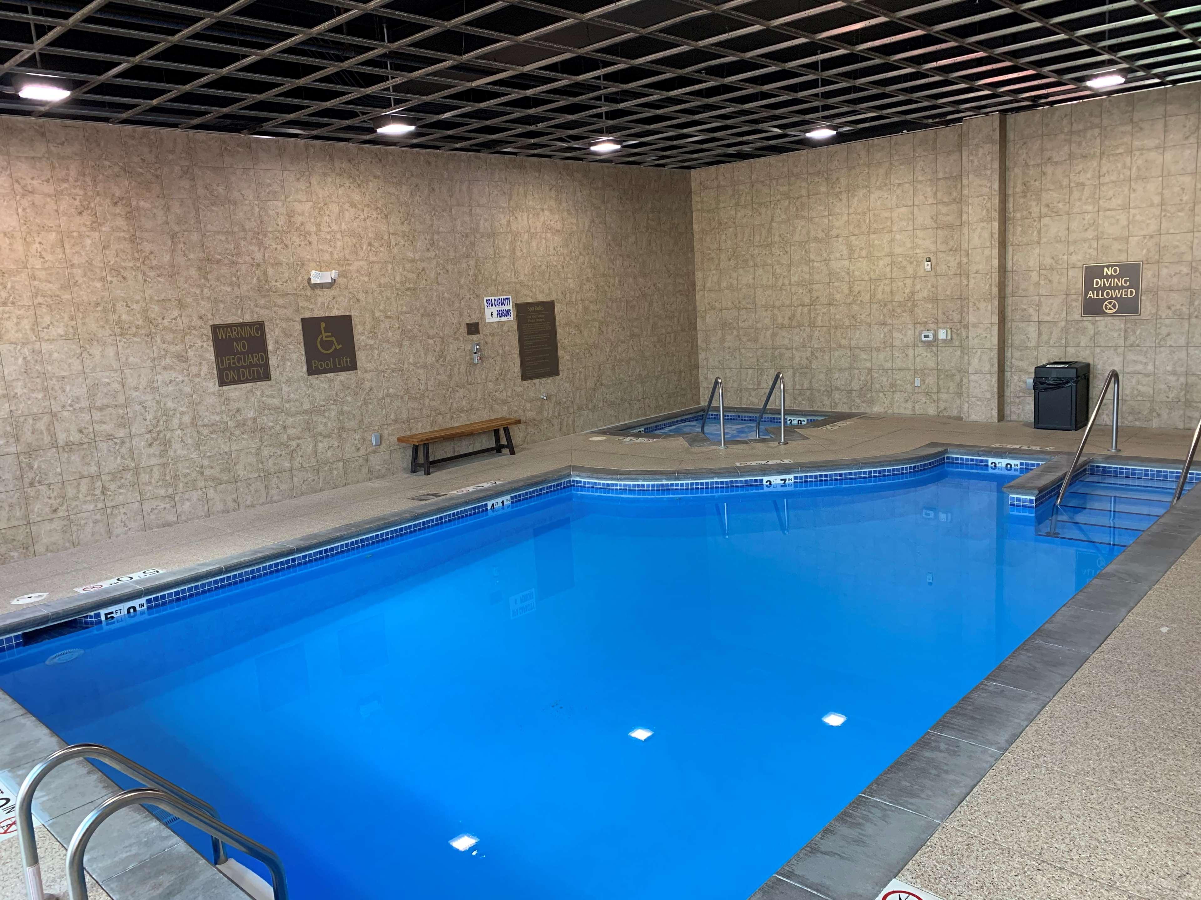 里弗福尔斯丽笙酒店 River Falls 外观 照片