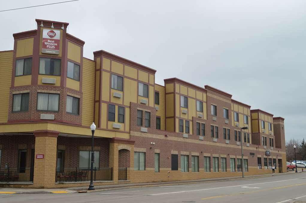 里弗福尔斯丽笙酒店 River Falls 外观 照片