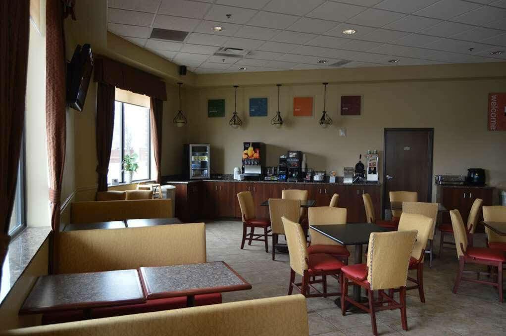 里弗福尔斯丽笙酒店 River Falls 外观 照片